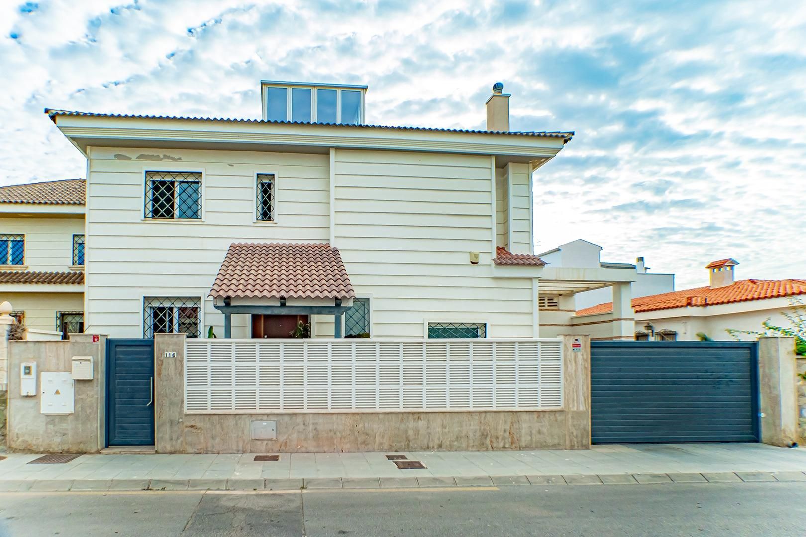 Vista exterior de Casa o xalet en venda en  Almería Capital amb Aire condicionat i Terrassa