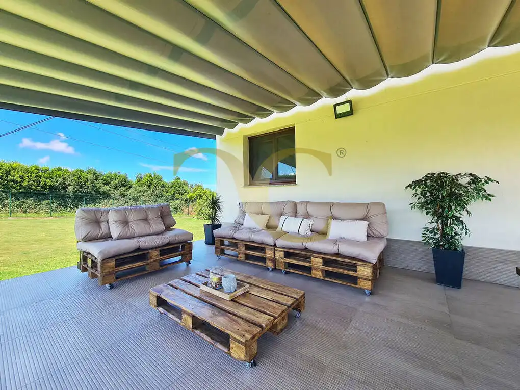 Terrassa de Casa o xalet en venda en Gijón  amb Calefacció, Jardí privat i Terrassa