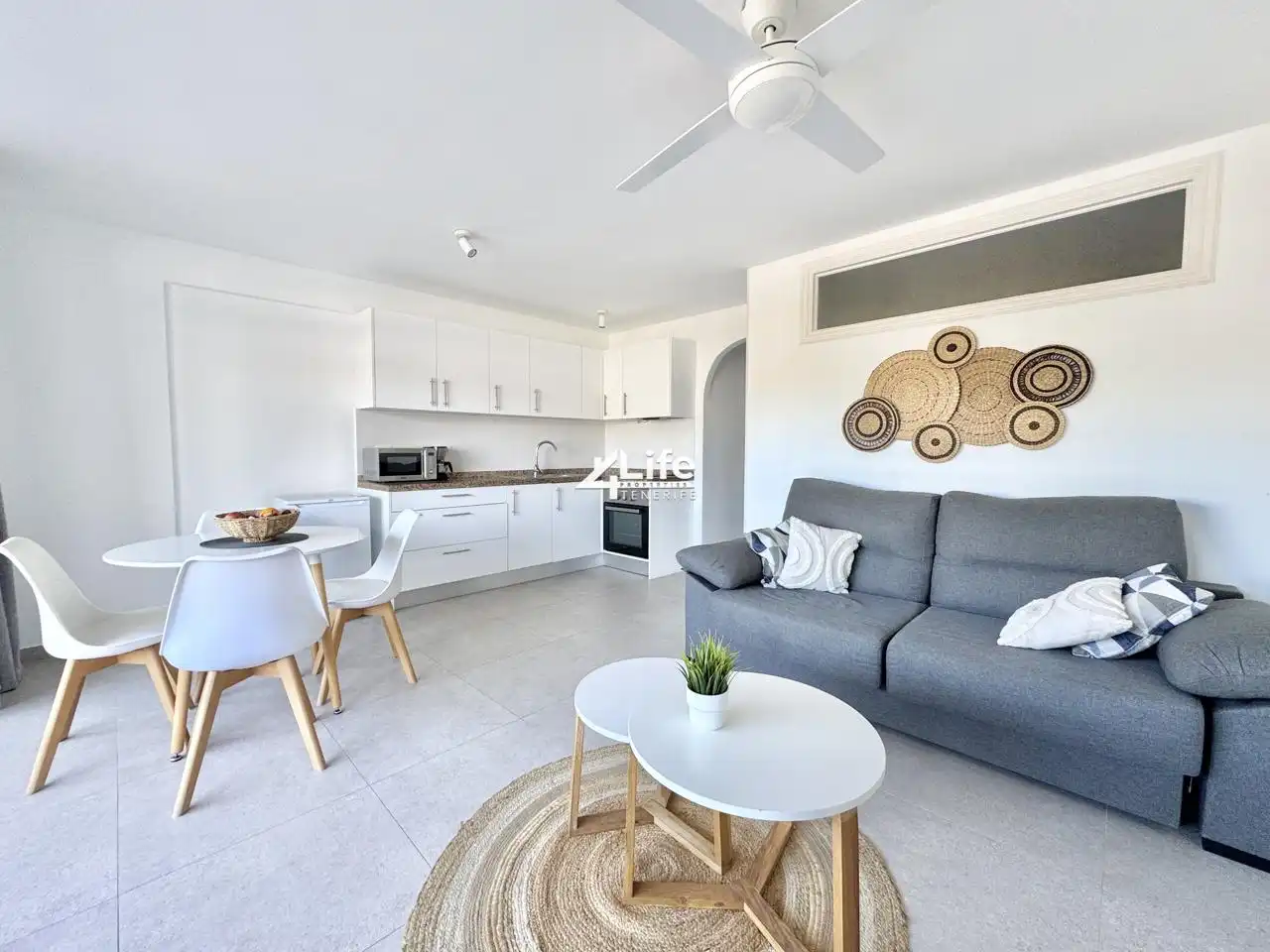 Sala de estar de Apartamento en venta en Arona con Terraza, Amueblado y Balcón