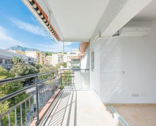 Vista exterior de Àtic en venda en Marbella amb Aire condicionat i Terrassa