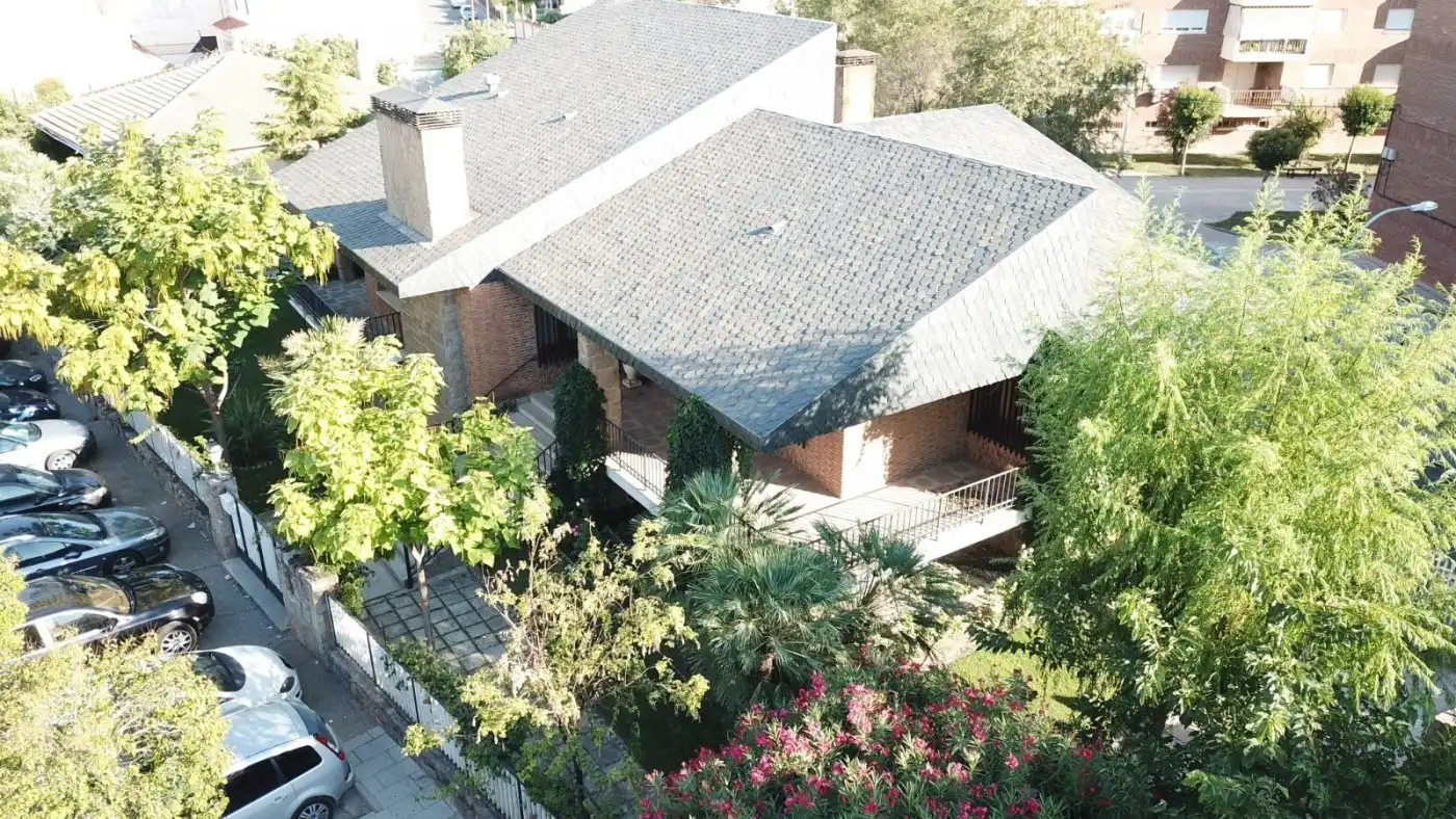 Vista exterior de Casa o xalet en venda en Ocaña amb Calefacció, Jardí privat i Terrassa