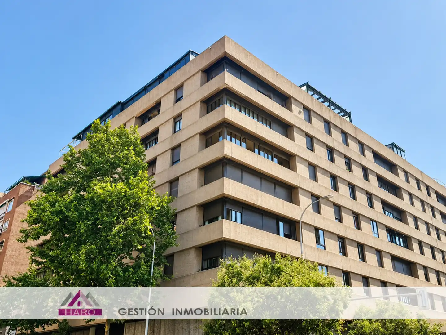 Außenansicht von Wohnung zum Verkauf in Madrid mit Klimaanlage, Ofen und Waschmaschine