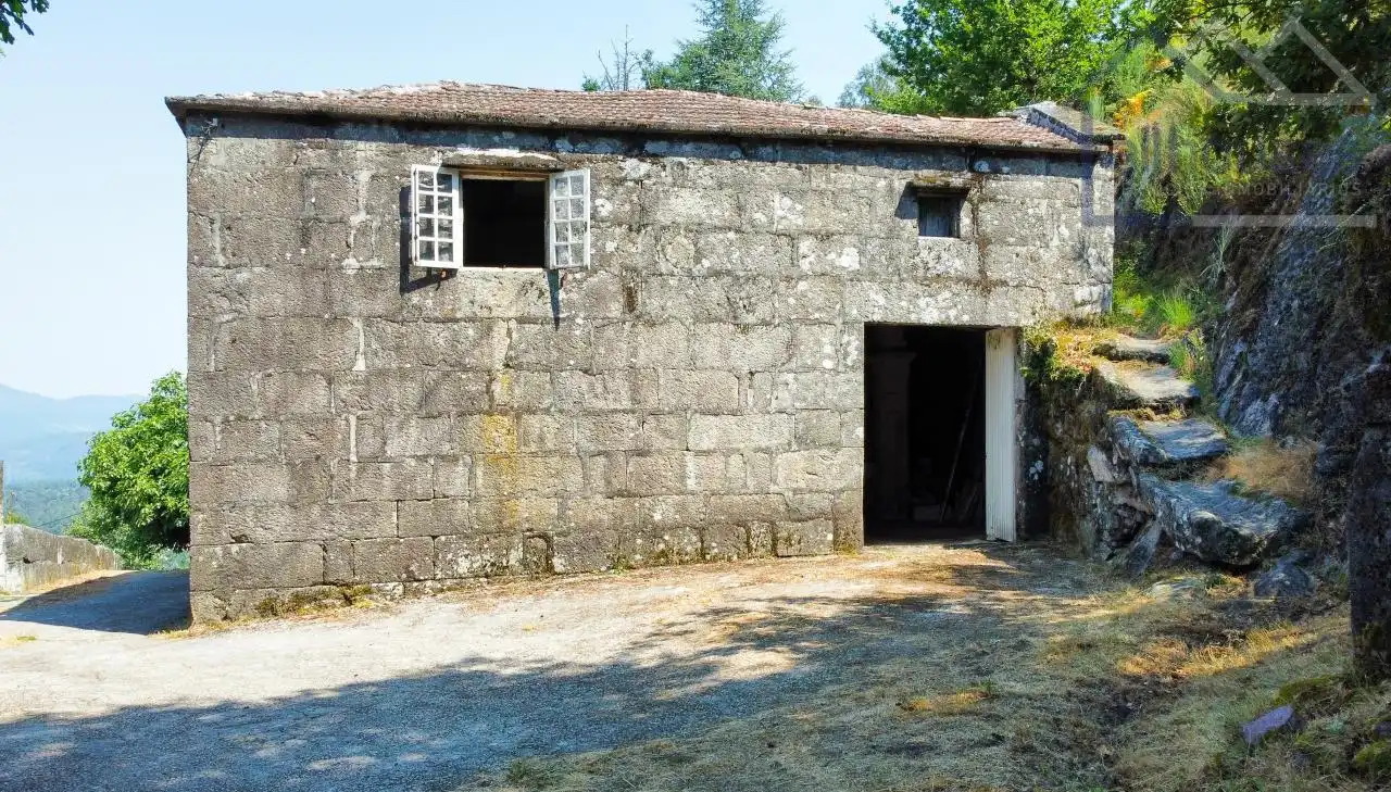 Casa rústica amb jardí en venda a Covelo, imagen 3
