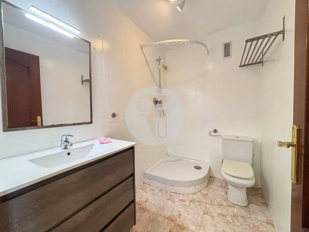 Bathroom of Flat for sale in Les Franqueses del Vallès  with Air Conditioner, Heating and Terrace