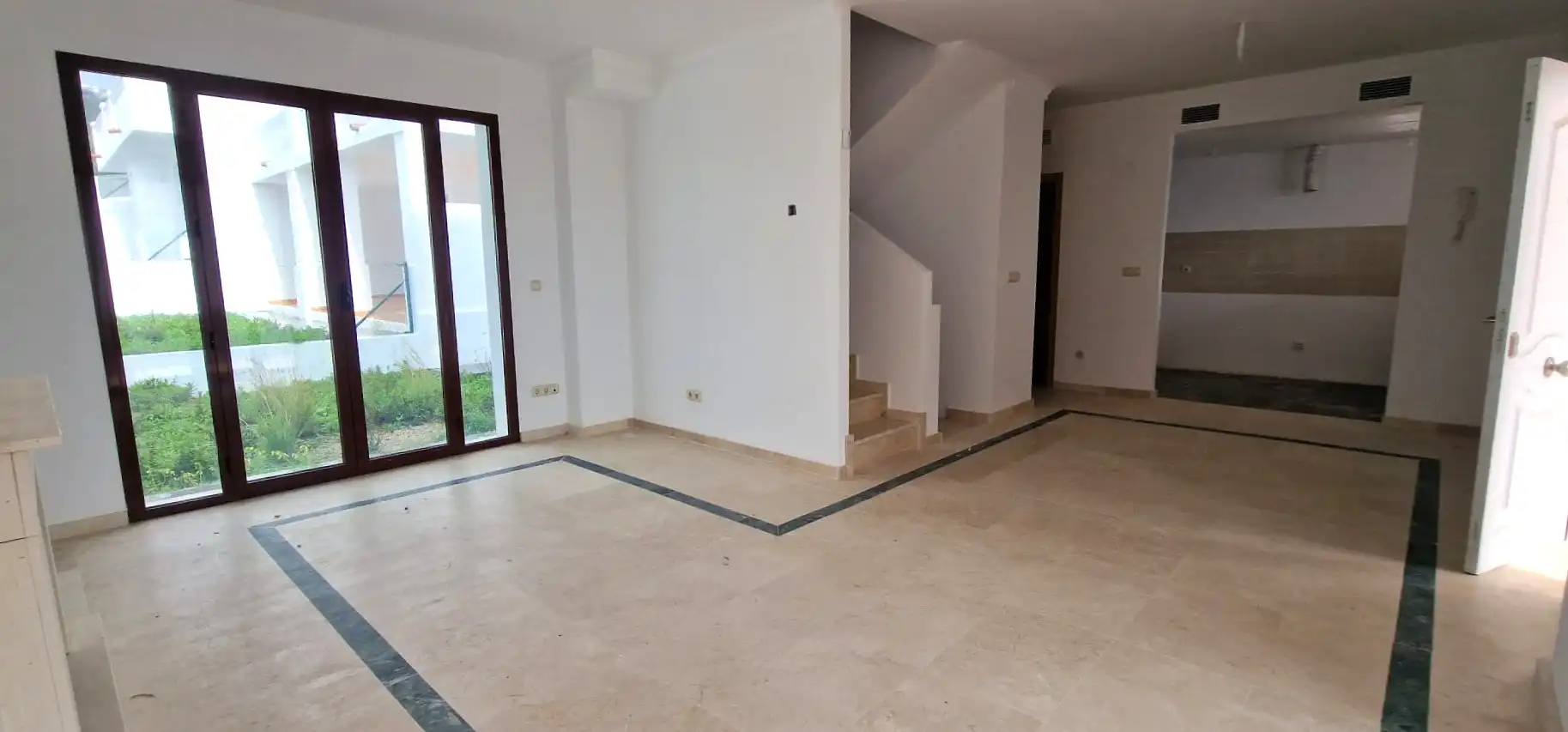 Einfamilien-Reihenhaus zum Verkauf in Cártama mit Privatgarten und Terrasse
