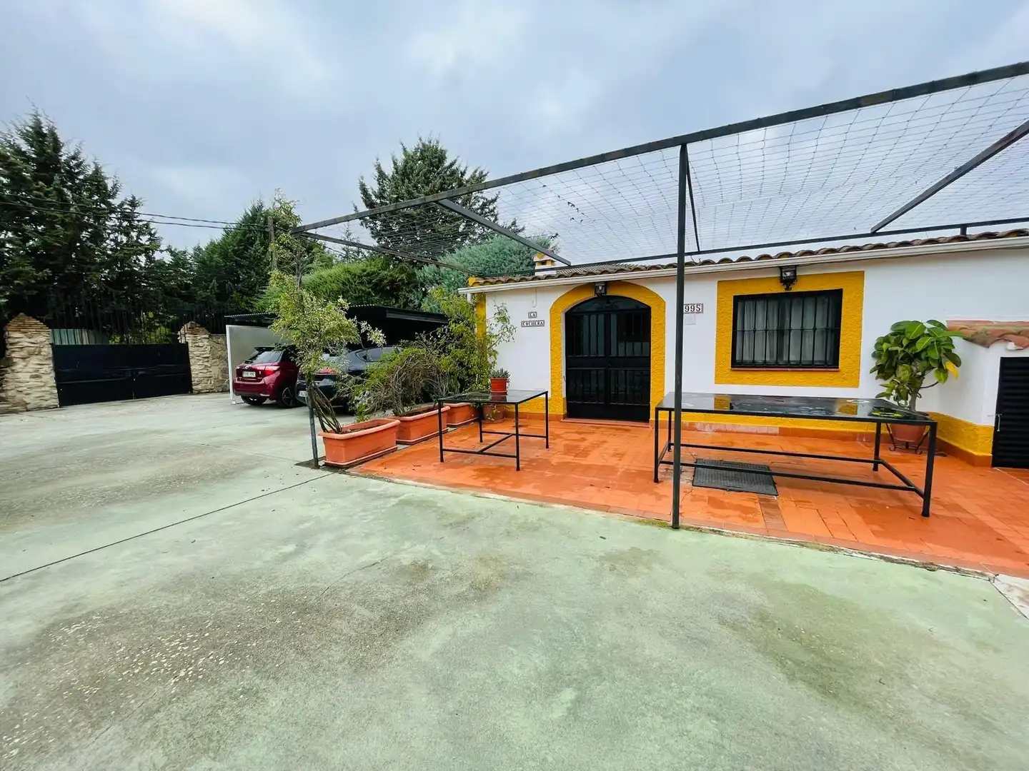 Vista exterior de Casa o chalet en venta en Casar de Cáceres con Aire acondicionado, Jardín privado y Terraza