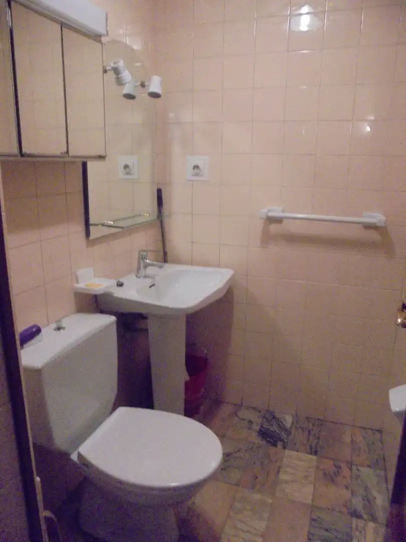 Baño de Piso de alquiler en Avilés con Calefacción, Parquet y Horno
