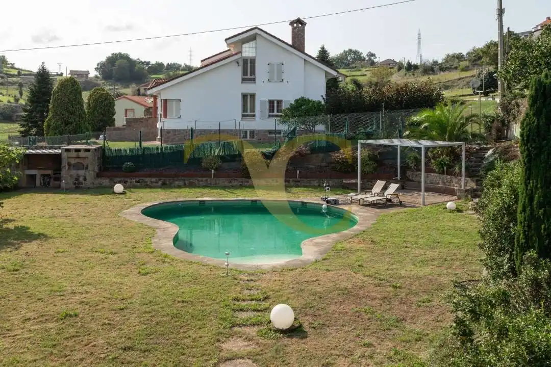 Piscina de Casa o chalet en venta en Santa Cruz de Bezana con Aire acondicionado, Calefacción y Jardín privado