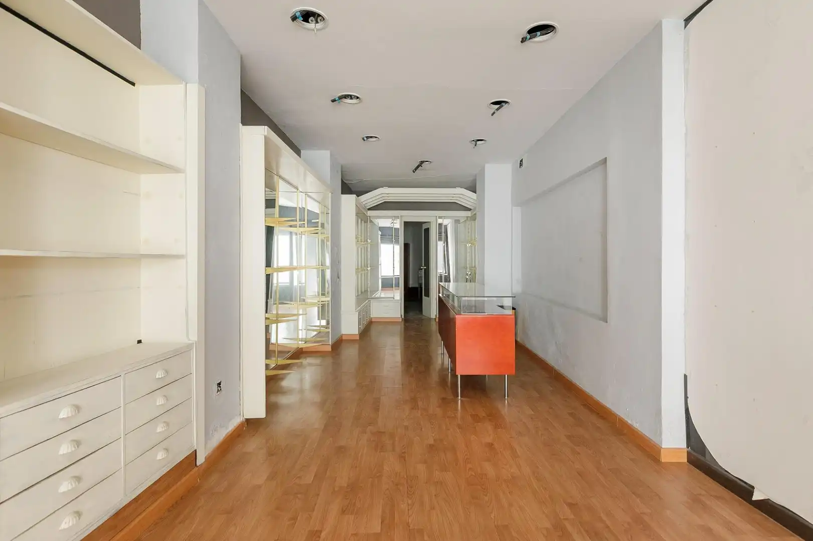 Edificio en venta en Baza