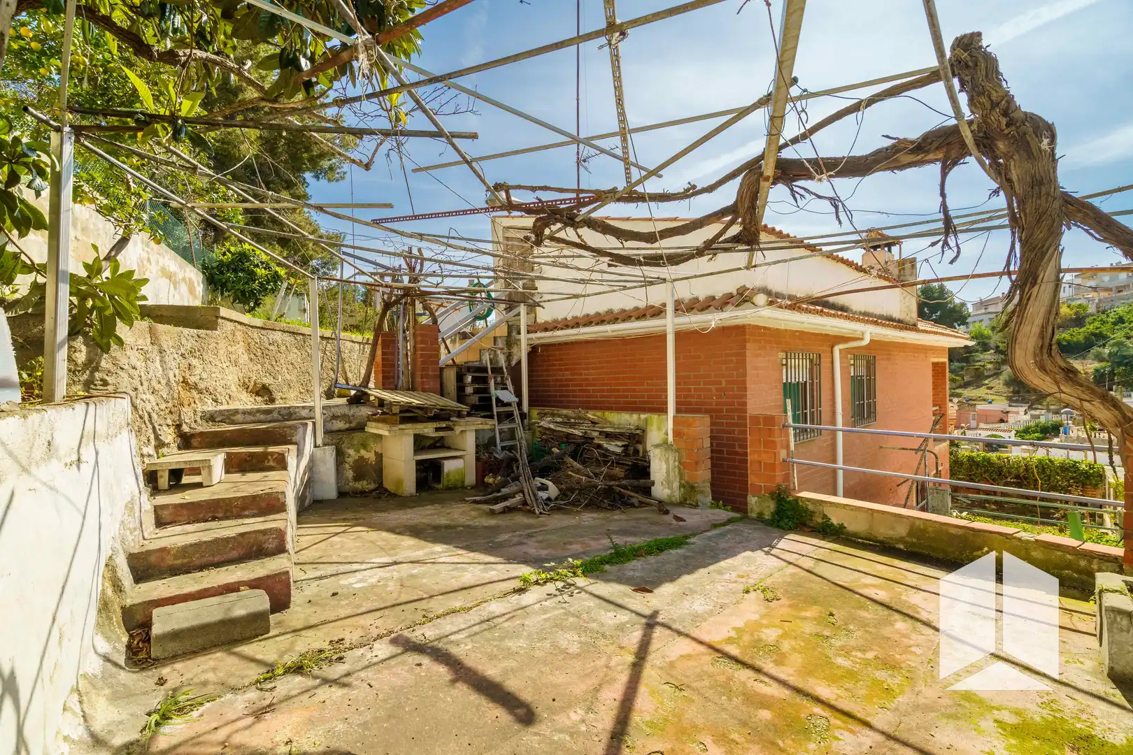 Vista exterior de Casa o chalet en venta en La Bisbal del Penedès con Trastero y Balcón