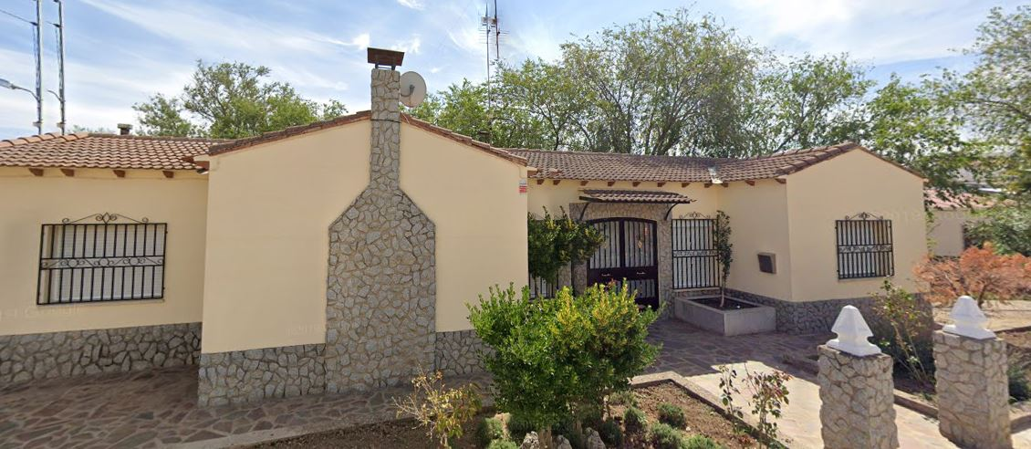 Vista exterior de Casa adosada en venda en Turleque amb Jardí privat