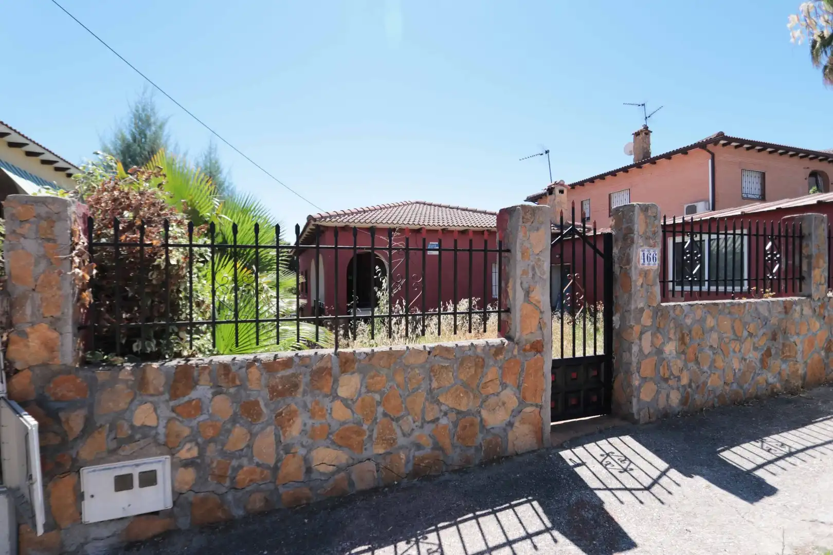 Vista exterior de Casa o chalet en venta en Escalona con Calefacción, Trastero y Piscina