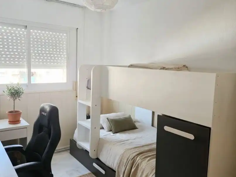 Dormitori de Pis de lloguer en Mijas amb Aire condicionat, Terrassa i Moblat
