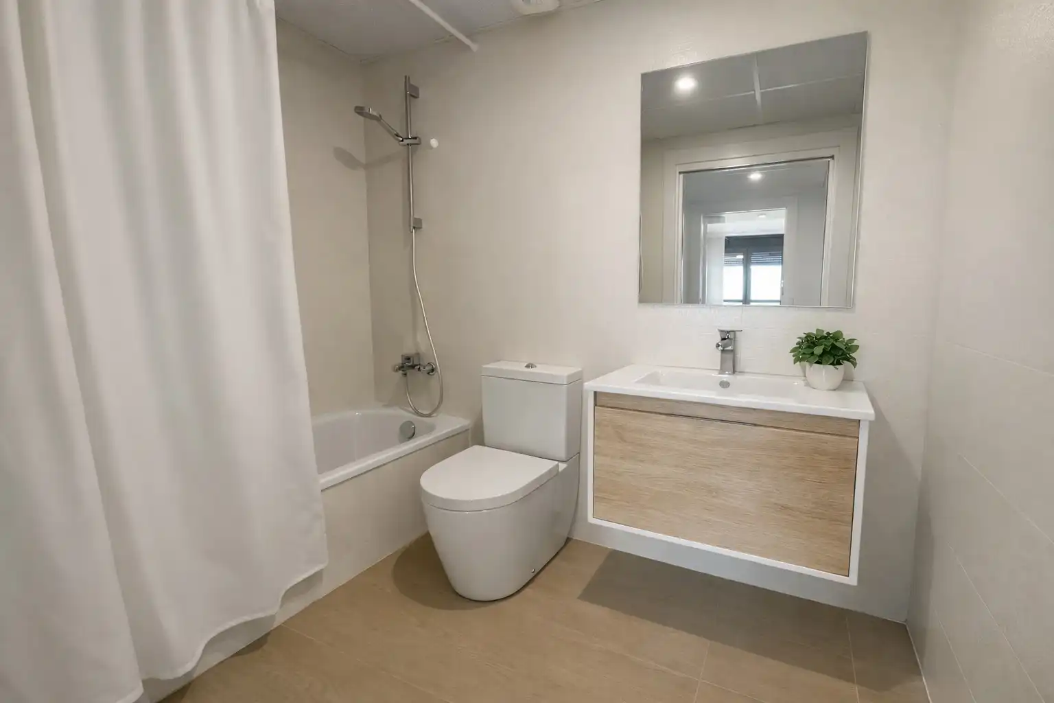 Baño de Piso en venta en Valencia con Aire acondicionado, Calefacción y Jardín privado
