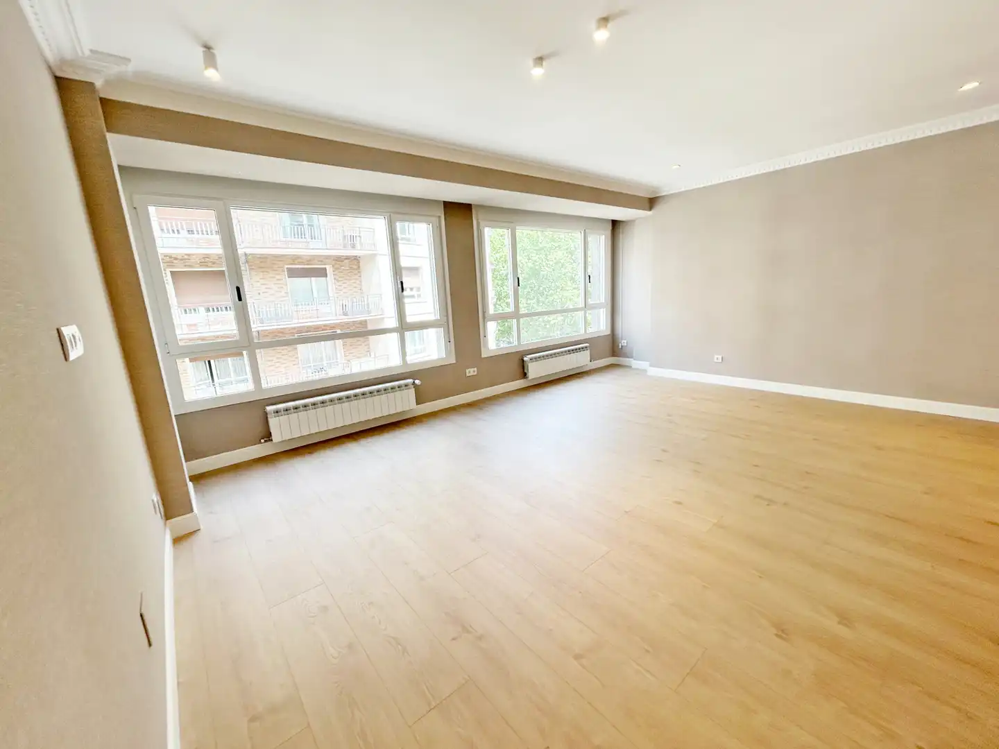 Sala de estar de Piso en venta en Vitoria - Gasteiz con Calefacción, Trastero y Horno