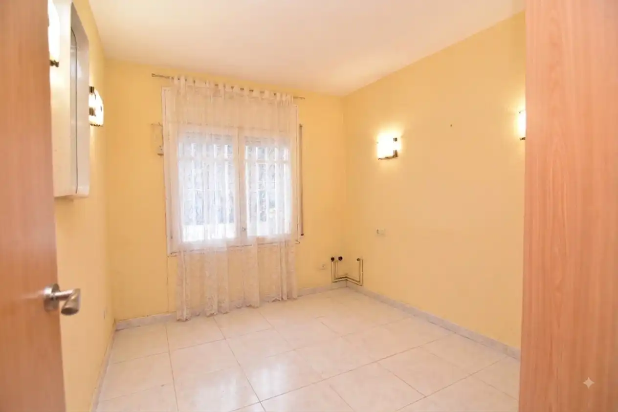 Habitación de Casa o chalet en venta en Pineda de Mar con Calefacción, Terraza y Trastero