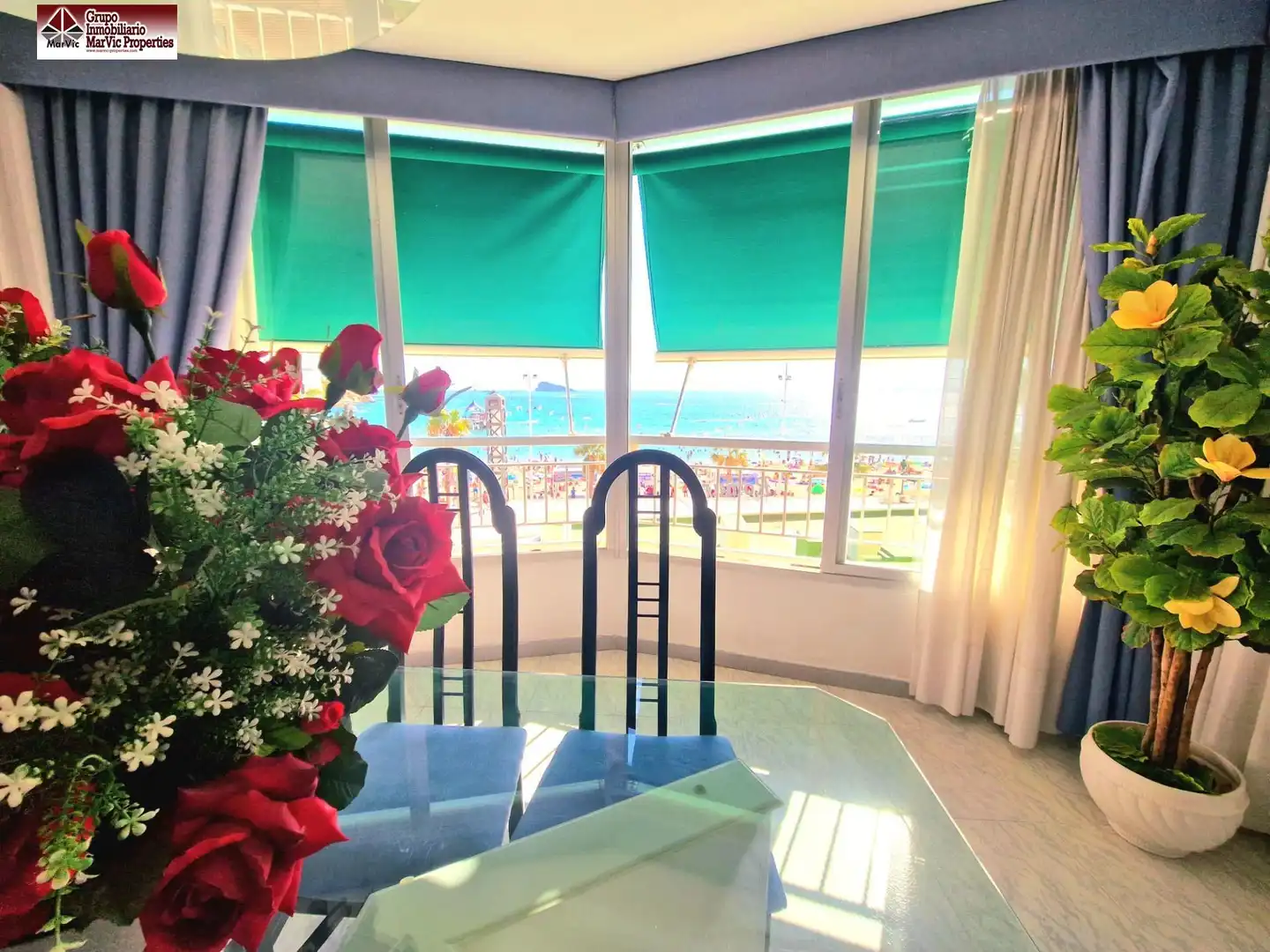 Menjador de Pis en venda en Benidorm amb Jardí privat, Terrassa i Moblat