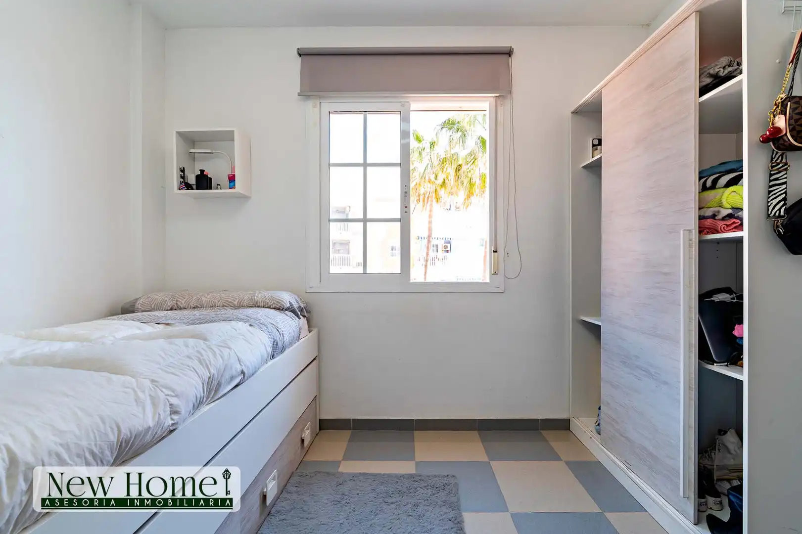 Bedroom of Flat for sale in Roquetas de Mar  with Terrace, Swimming Pool and Furnished