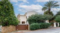 Vista exterior de Casa o xalet en venda en Marbella amb Aire condicionat, Calefacció i Terrassa