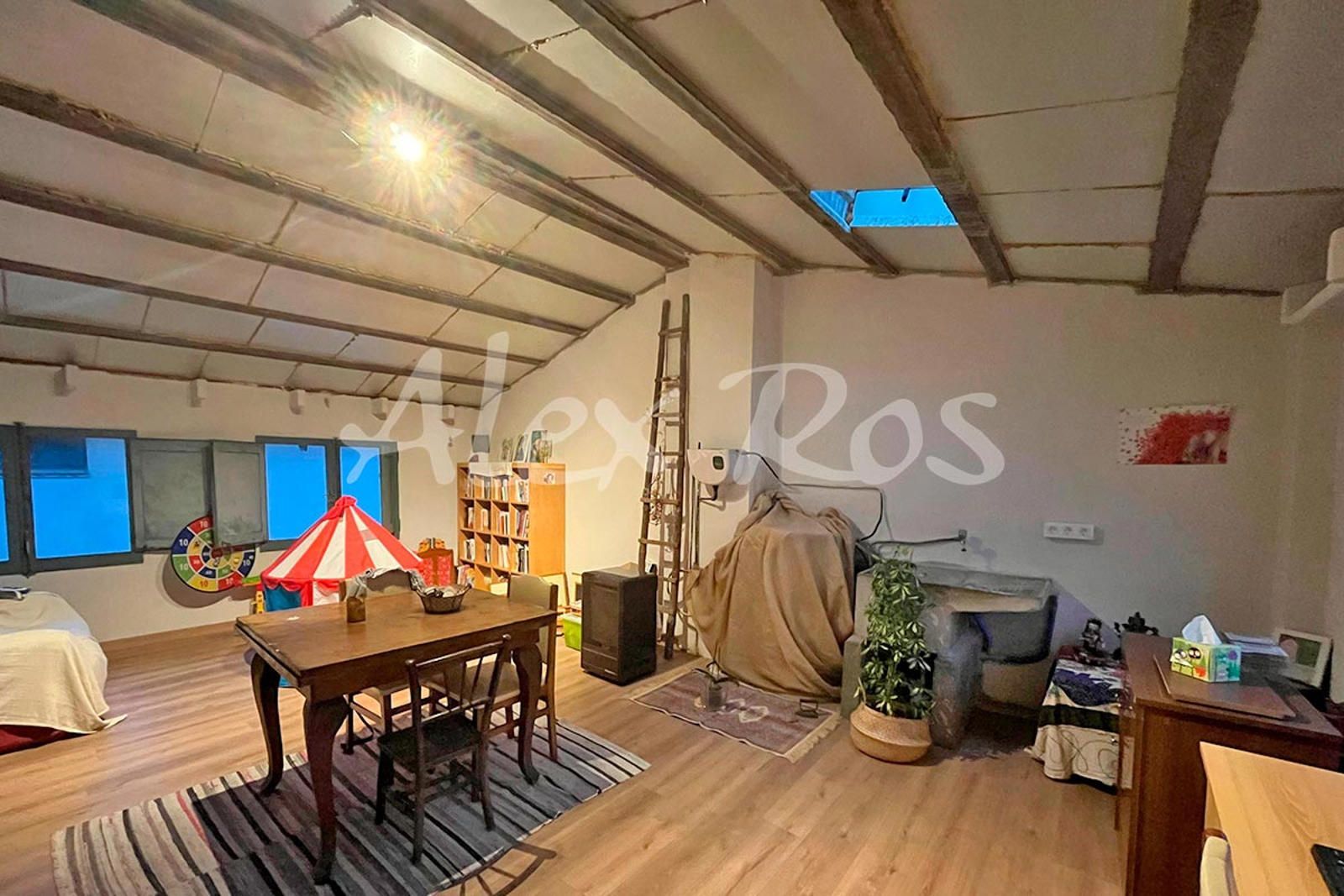 Sala d'estar de Casa o xalet en venda en Castellar de n'Hug amb Calefacció