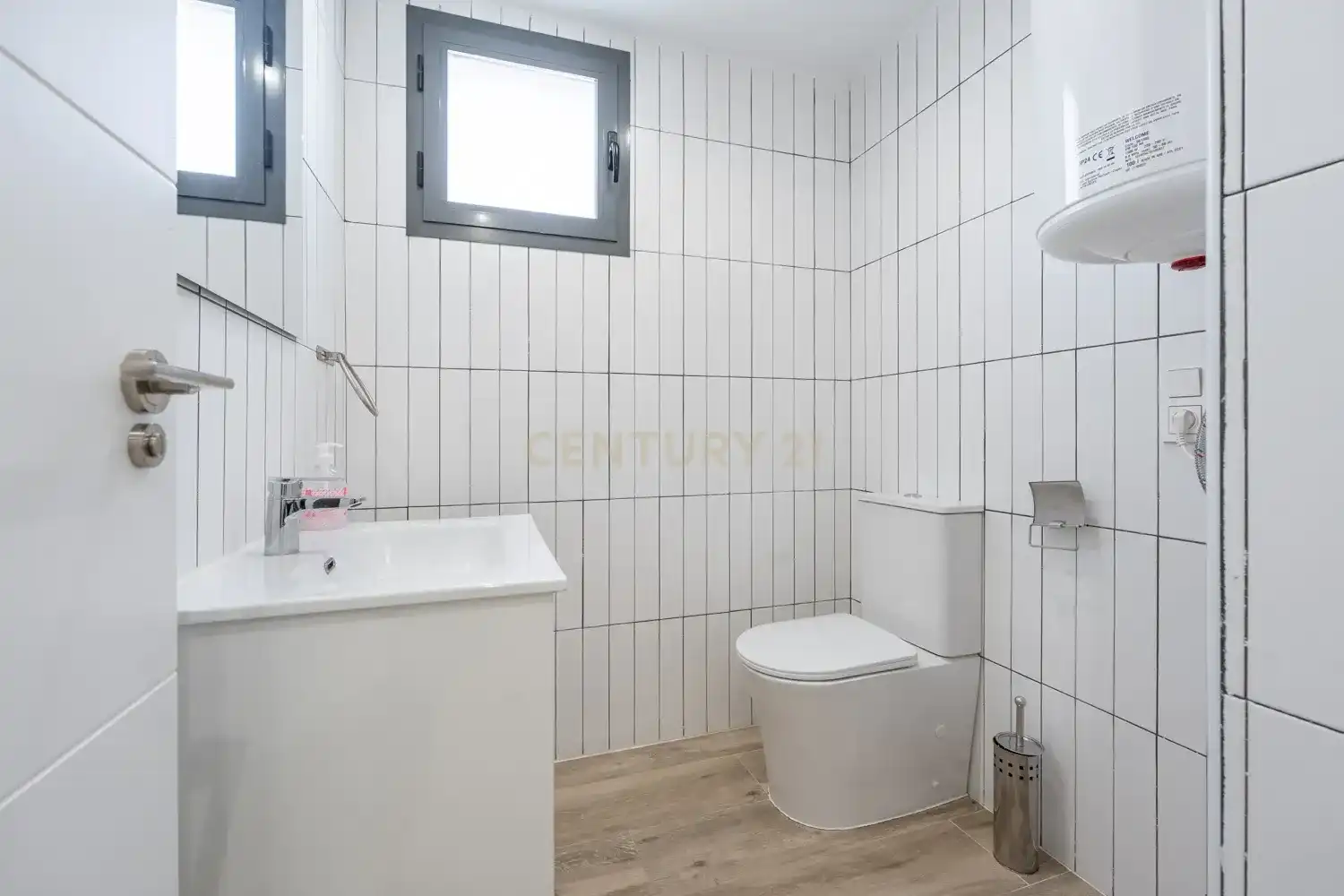Bathroom of Apartments for sale in Alcorcón  with Air Conditioner, Storage room and Oven