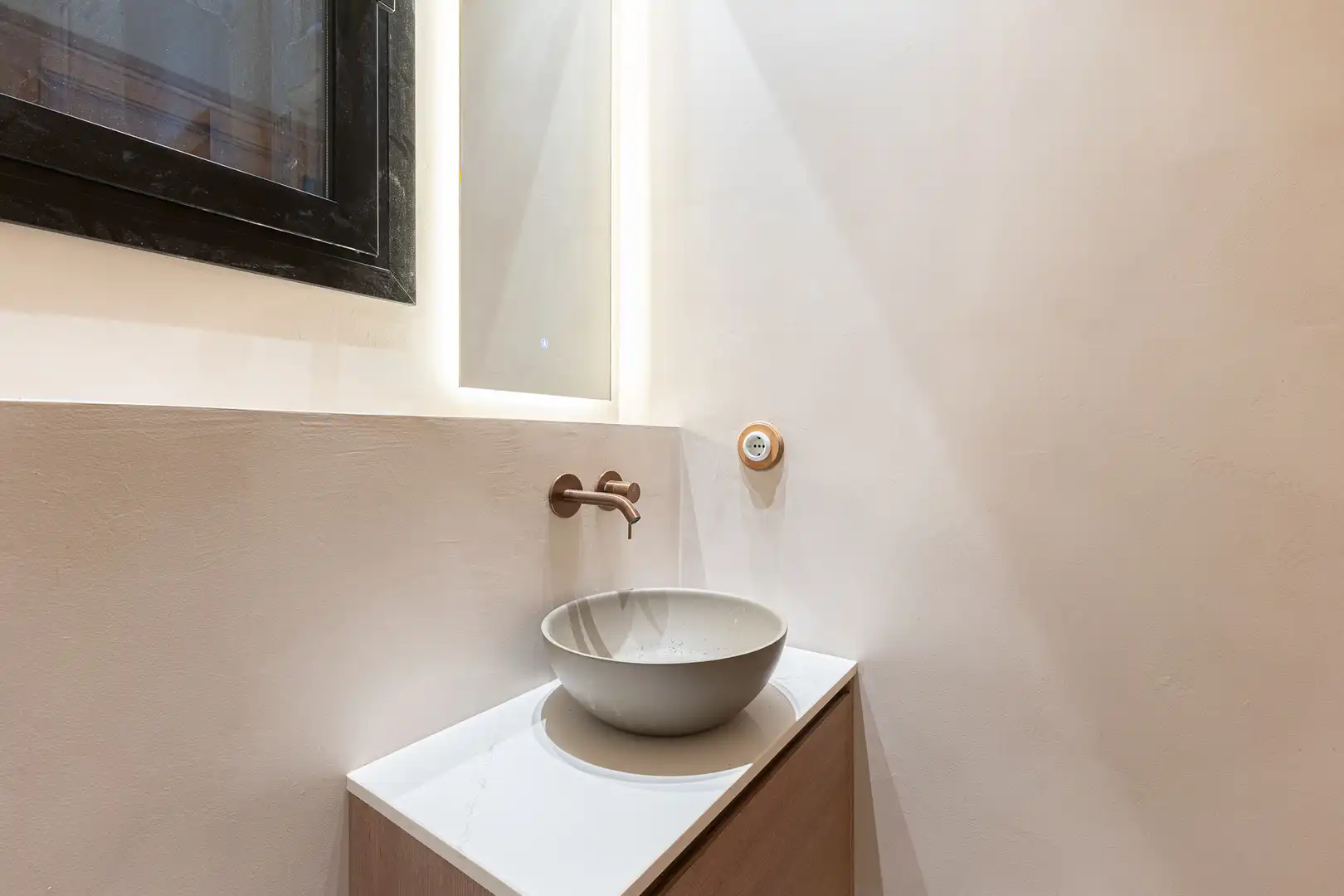Badezimmer von Wohnung zum Verkauf in Barcelona mit Klimaanlage, Heizung und Balkon
