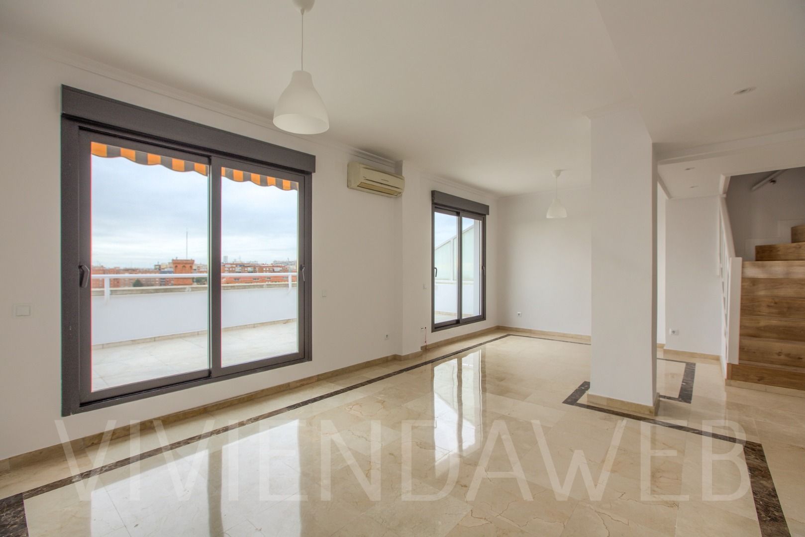 Sala d'estar de Àtic de lloguer en  Madrid Capital amb Aire condicionat, Calefacció i Parquet