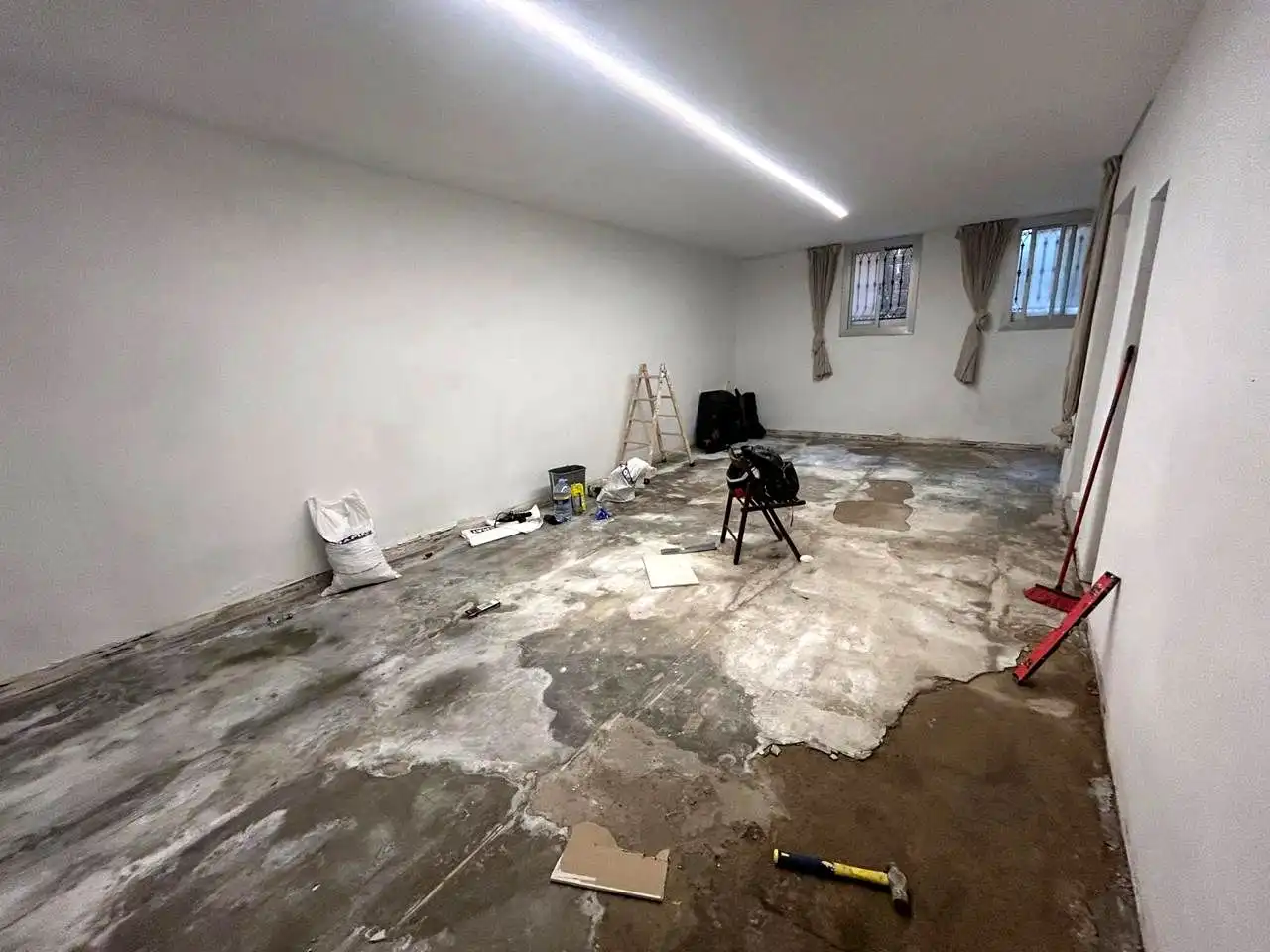 Business premises for sale in calle d'En Cortines