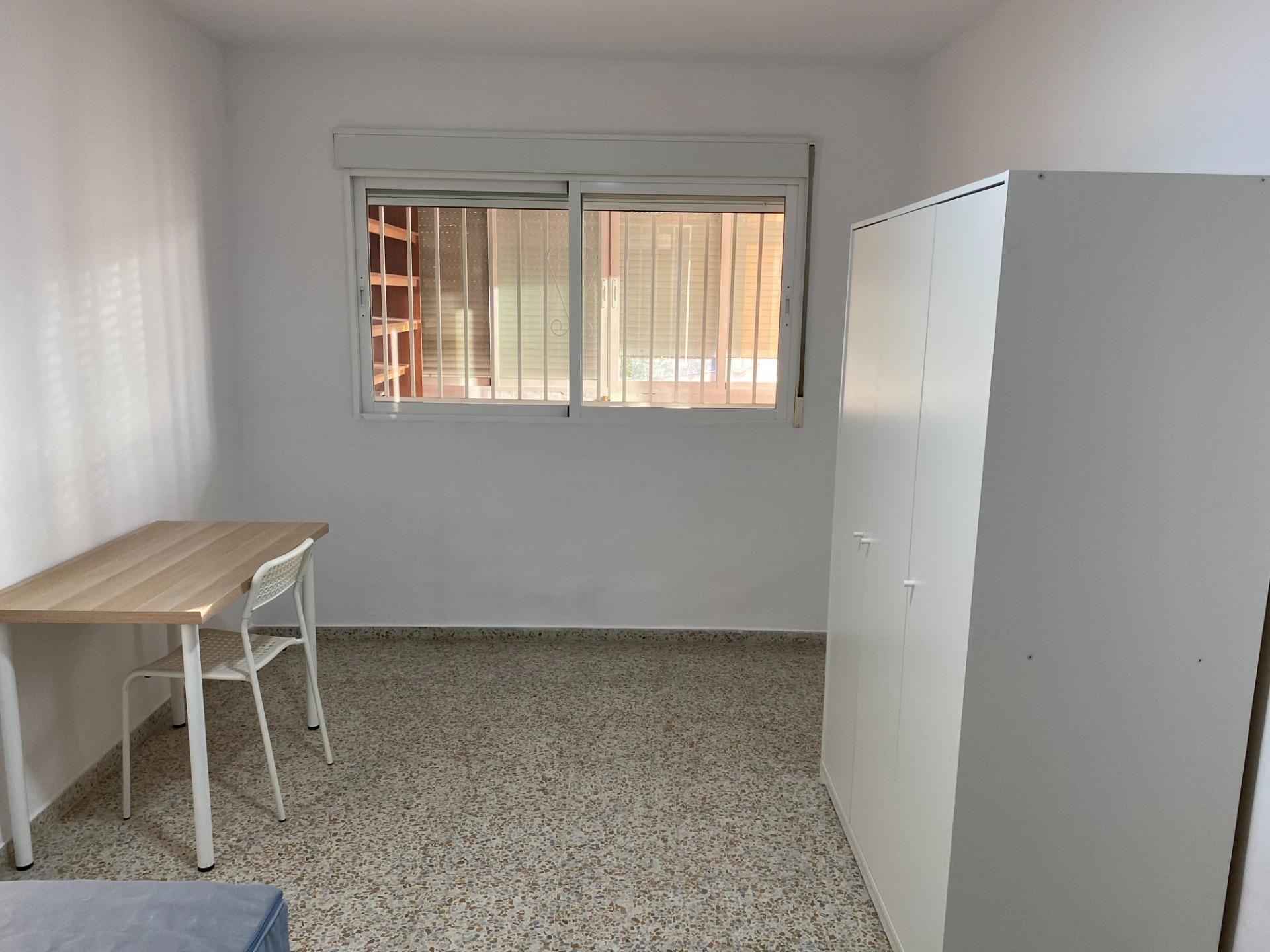 Dormitori de Pis en venda en  Granada Capital amb Terrassa, Traster i Balcó
