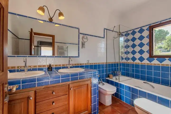 Bany de Finca rústica en venda en Felanitx amb Aire condicionat, Jardí privat i Terrassa