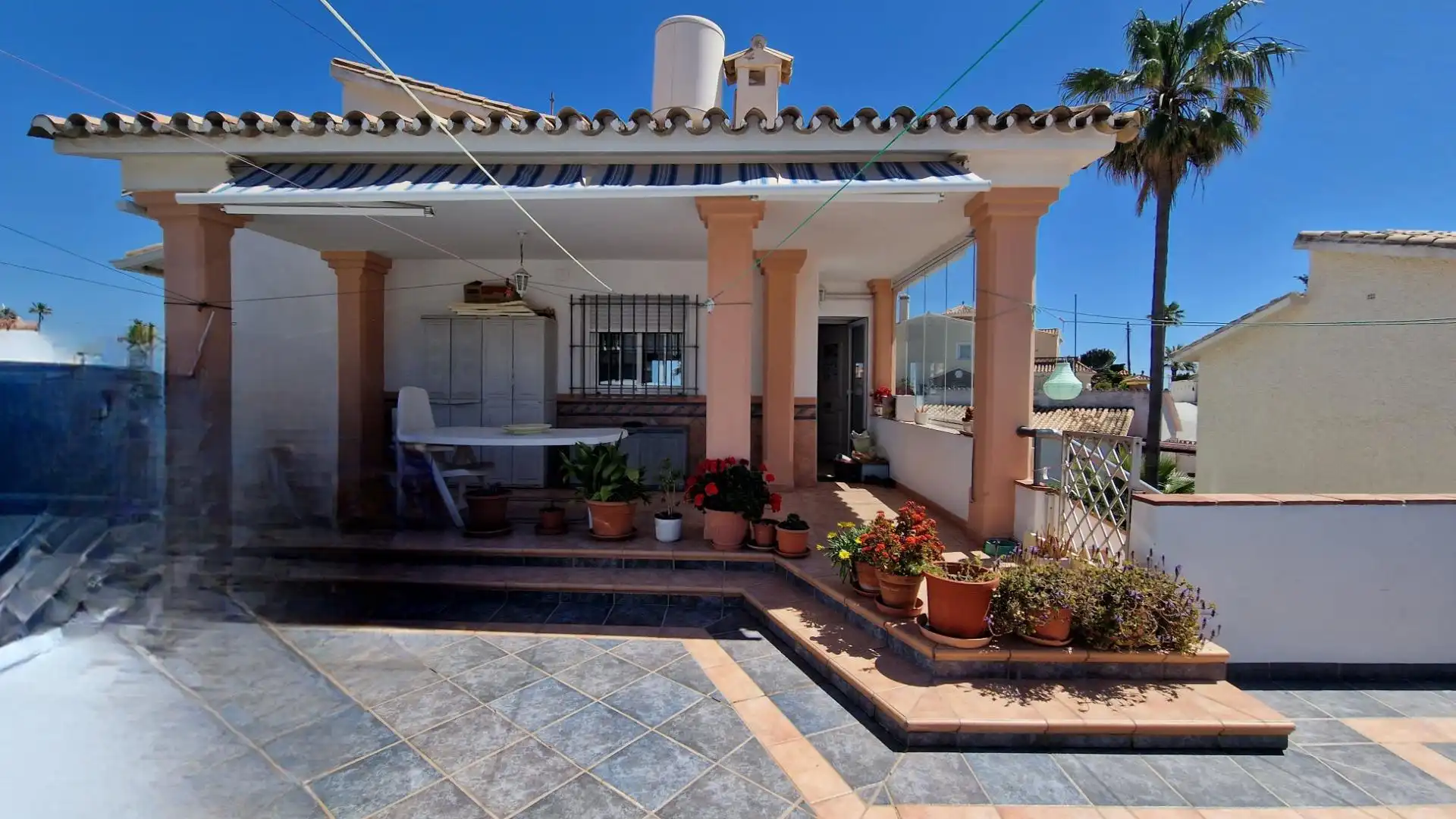 Vista exterior de Casa o xalet en venda en Mijas amb Aire condicionat, Jardí privat i Terrassa