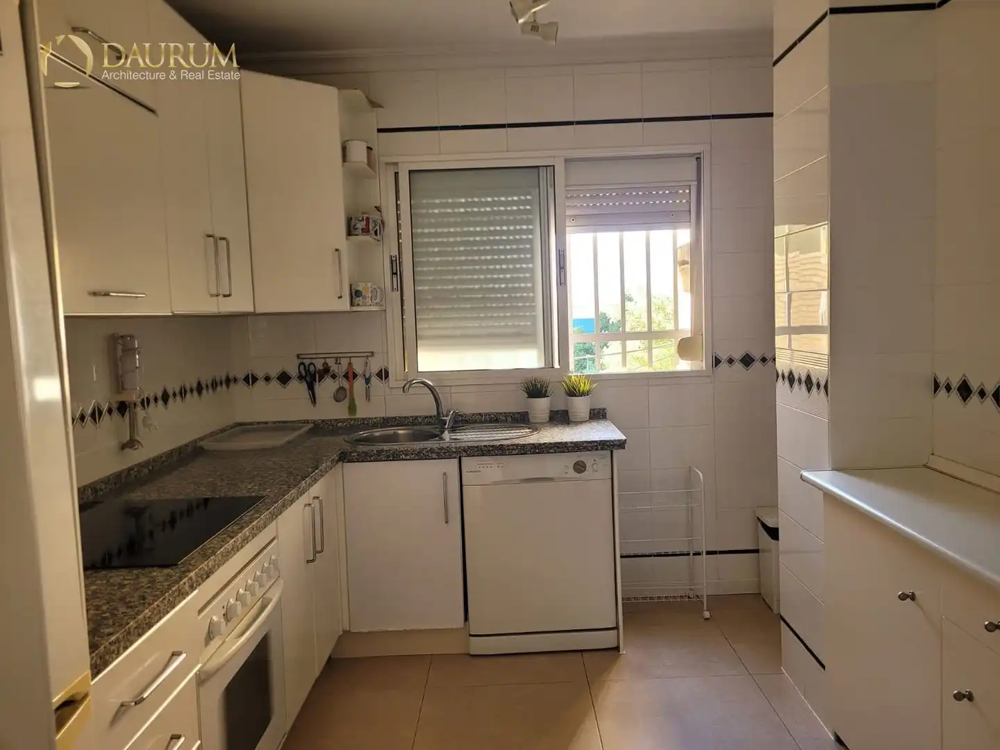 Kitchen of Flat for sale in Sevilla  with Air Conditioner, Heating and Terrace