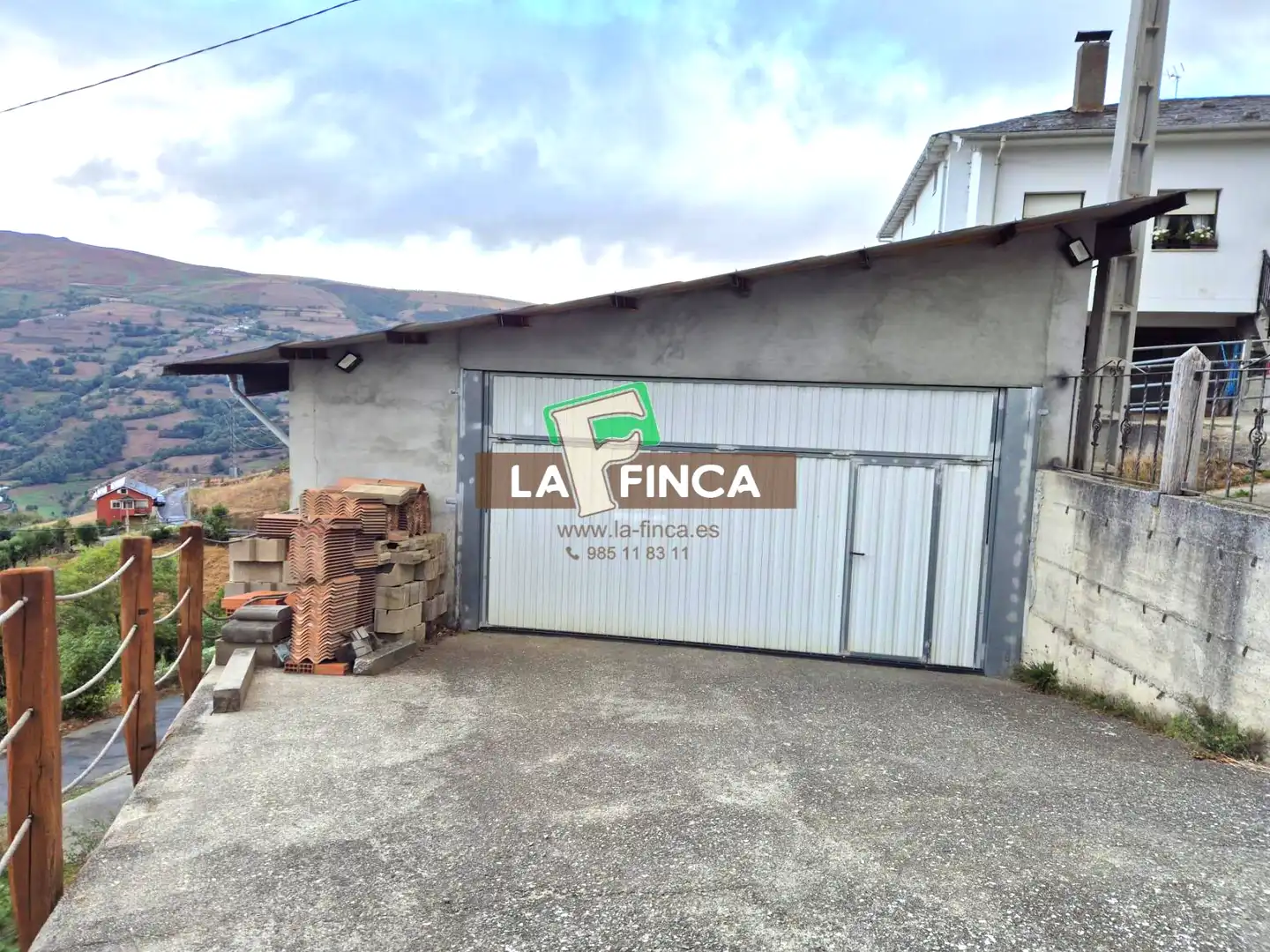 Exterior view of Houses for sale in Cangas del Narcea  with Terrace and Furnished