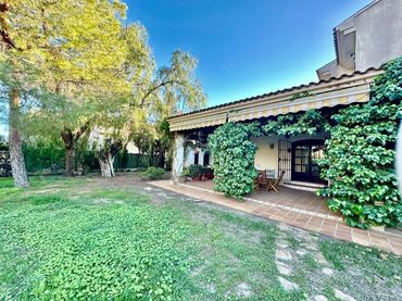Villa con piscina in vendita a LLIMONER