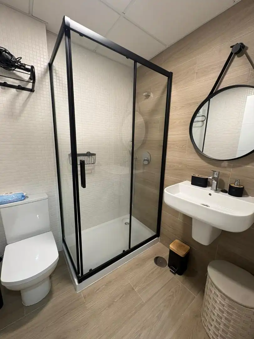 Badezimmer von Wohnung zum Verkauf in Chipiona mit Klimaanlage, Heizung und Privatgarten