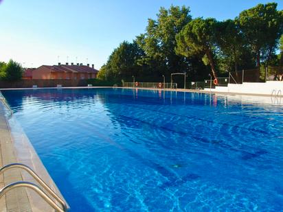 Swimming pool of Flat for sale in  Madrid Capital  with Air Conditioner, Heating and Terrace