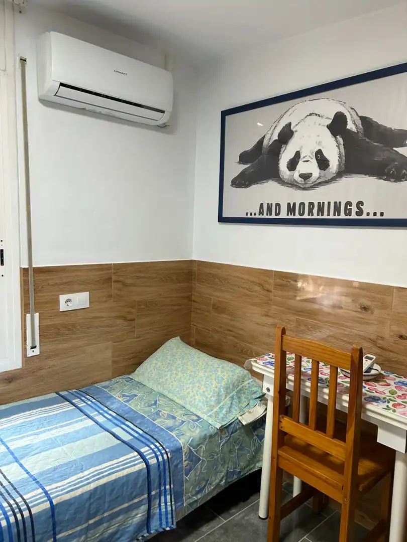 Bedroom of Flat for rent in Les Corts