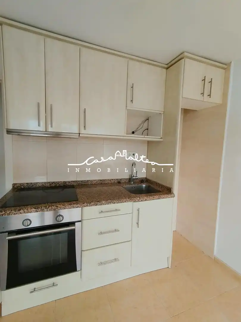 Cuina de Apartament de lloguer en Altea amb Aire condicionat, Calefacció i Jardí privat