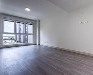 Bedroom of Flat to rent in  Madrid Capital  with Air Conditioner, Heating and Alarm