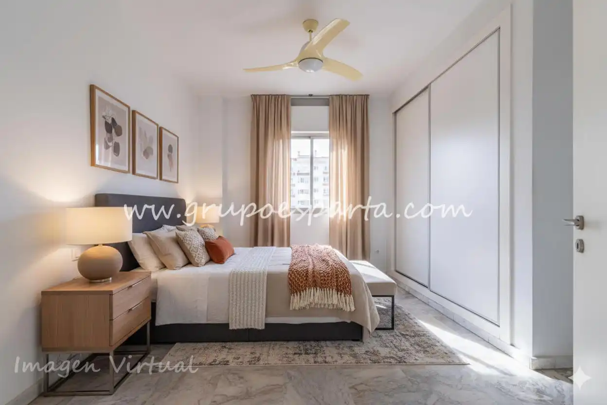 Bedroom of Flat for sale in Sevilla  with Air Conditioner and Balcony