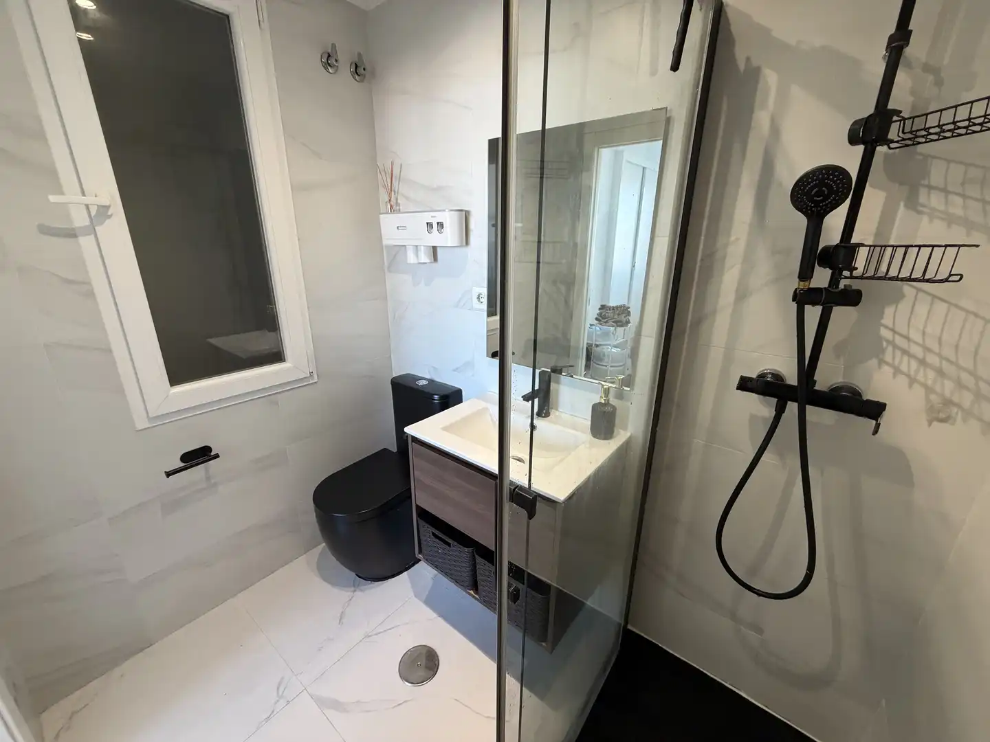 Bany de Pis en venda en Vigo  amb Terrassa i Balcó