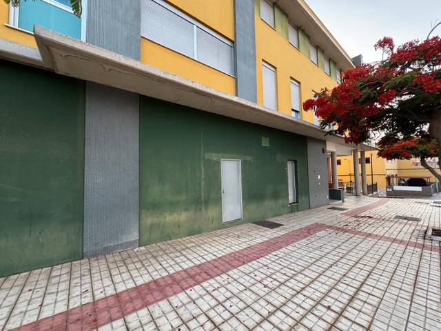 Local comercial en Alquiler en Calle Alfonso X el Sabio en Sardina