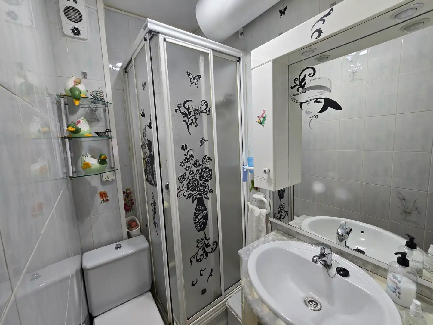 Bathroom of Flat for sale in Leganés  with Air Conditioner, Heating and Furnished