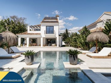 Xalet amb piscina en venda a Nueva Andalucía
