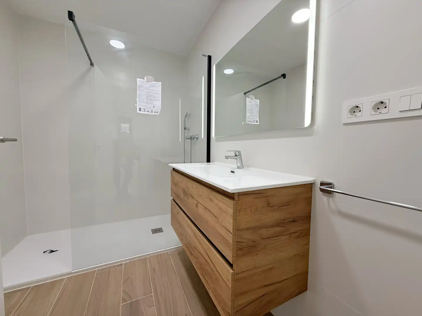 Bathroom of Detached homes for rent in L'Eliana  with Air Conditioner, Heating and Terrace