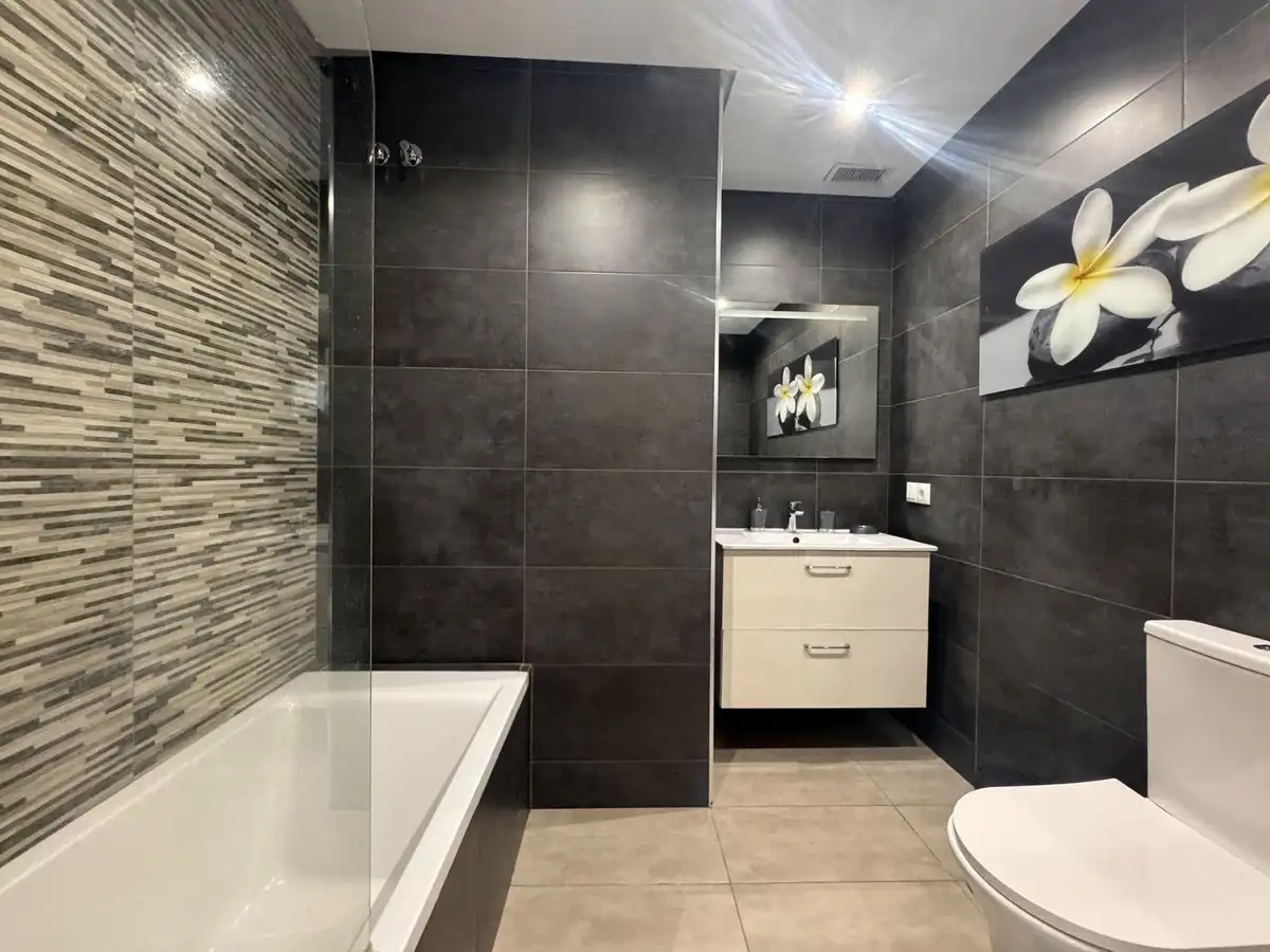 Badezimmer von Wohnungen zur Miete in Estepona Pueblo