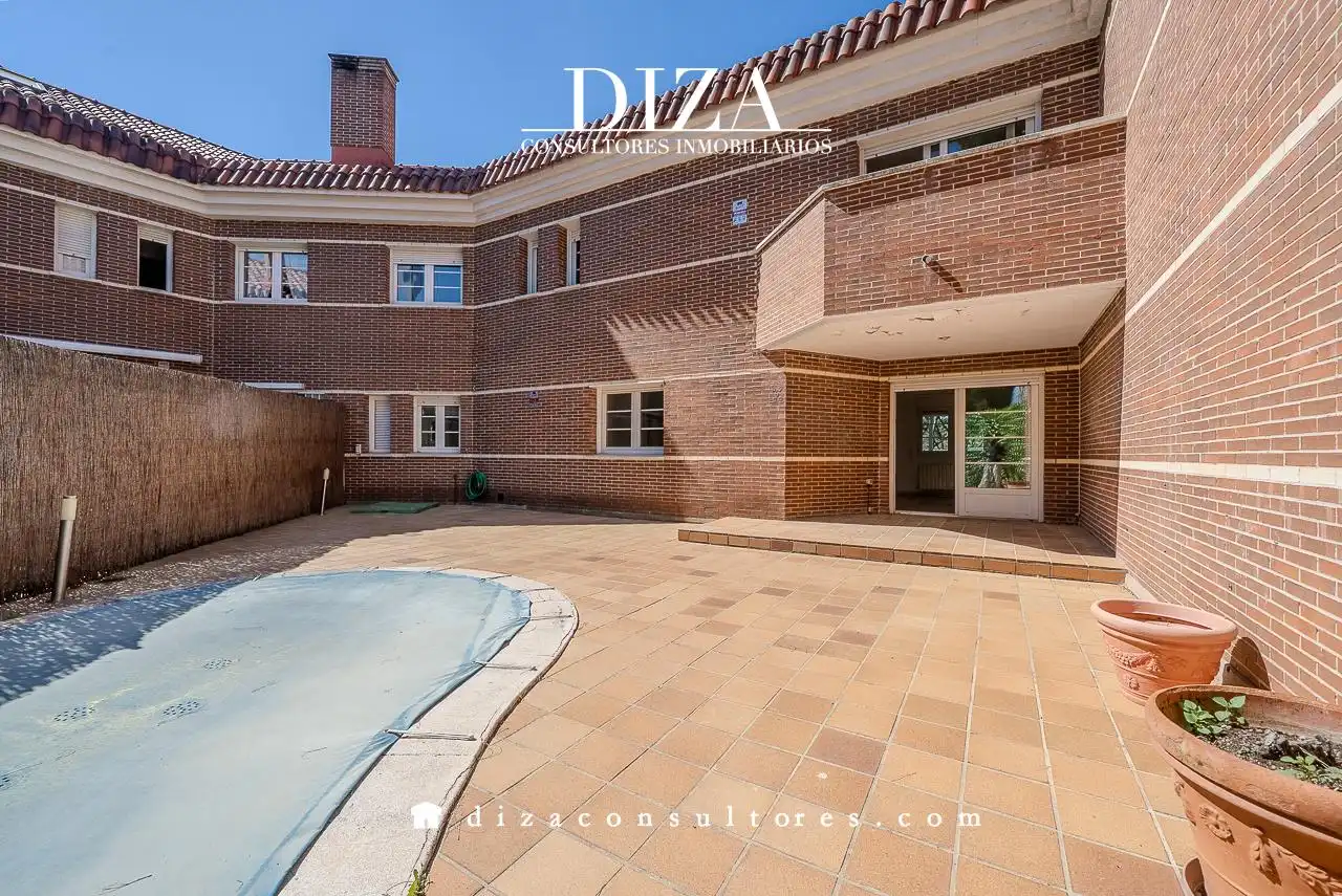Casa con piscina en alquiler en De La Victoria, imagen 2