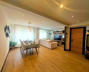 Sala d'estar de Pis de lloguer en Gijón  amb Calefacció, Jardí privat i Parquet