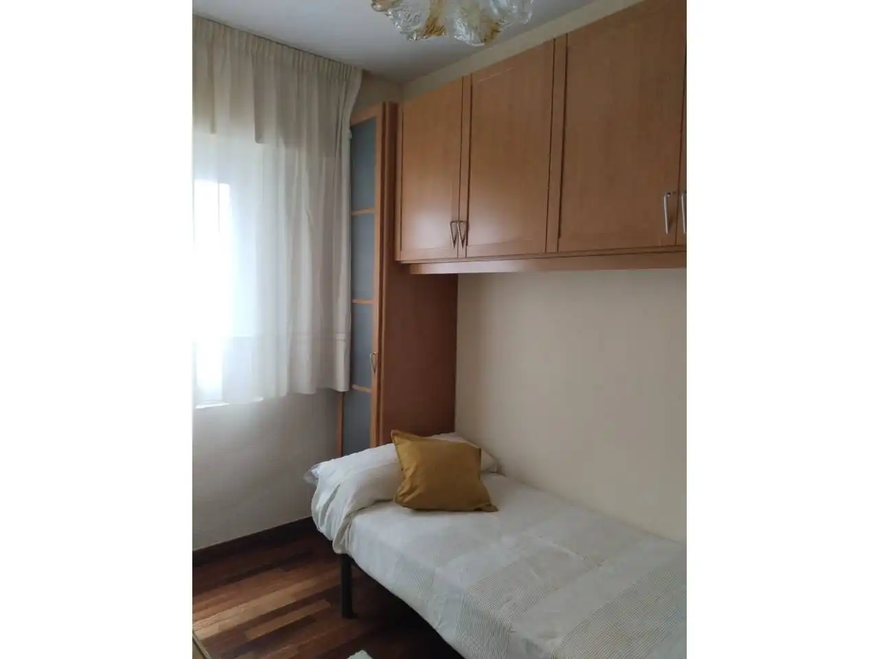 Habitación de Piso de alquiler en Burgos con Calefacción, Parquet y Amueblado