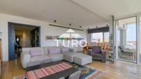 Living room of Flat for sale in  Barcelona Capital  with Terrace, Swimming Pool and Balcony